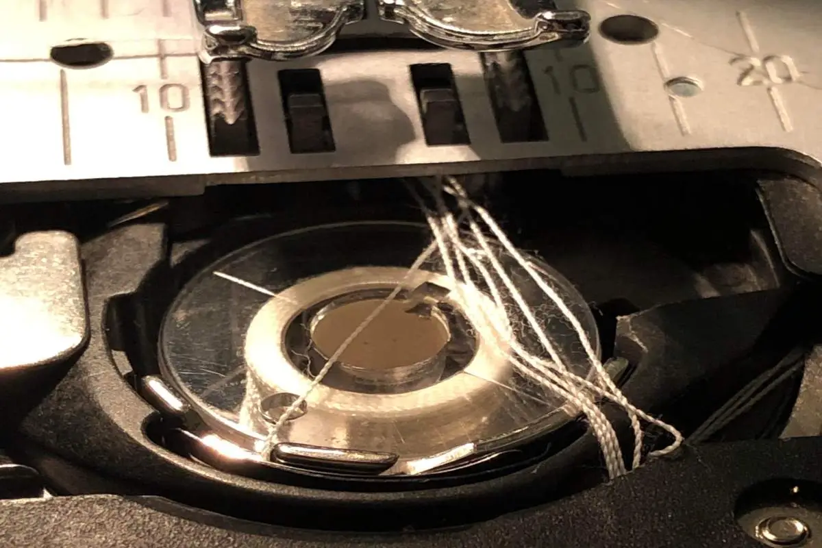 جمع شدن نخ زیر جره خیاطی