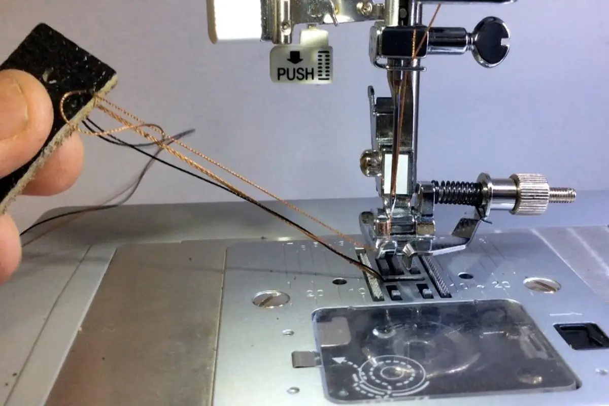 فشار ناگهانی به پدال از دلایل جمع شدن نخ زیر چرخ خیاطی است